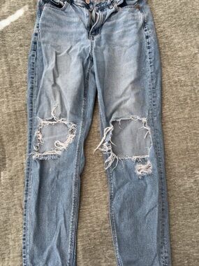 American Eagle Outfitters Light Blue Distressed Boyfriend Jeans